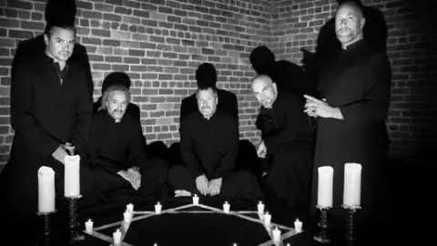 Ouça "Superhero", a nova música do Faith No More